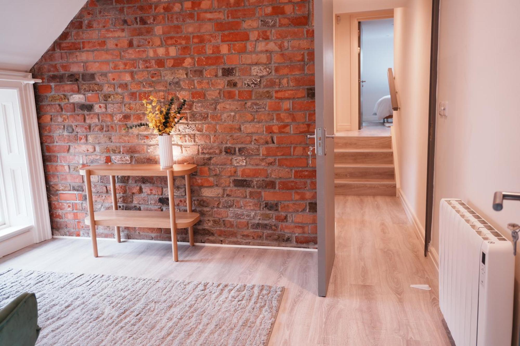 Spire Entire Attic Apartment No Kitchen ダブリン エクステリア 写真